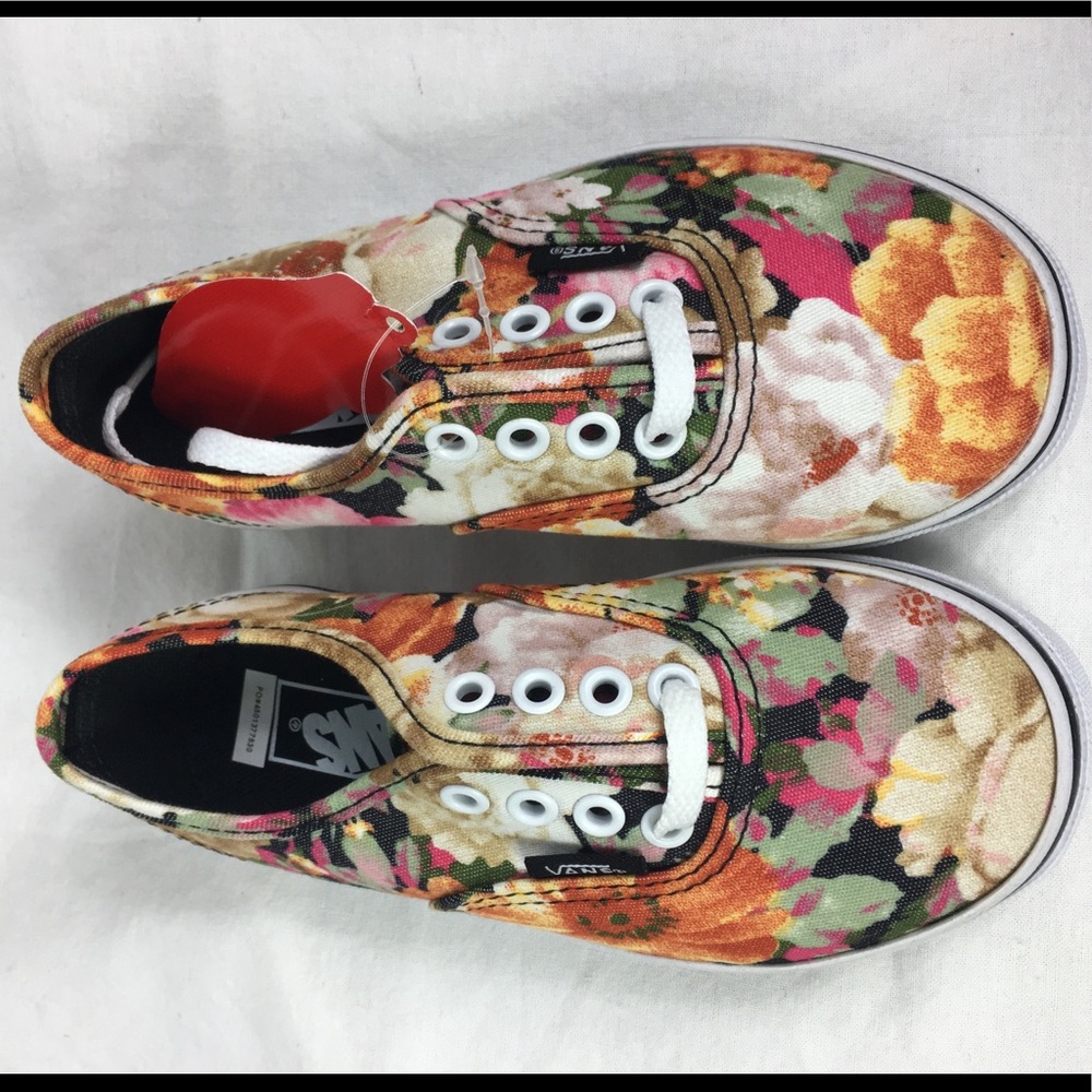 NIB Kids Vans Classic with Floral Pattern NEW - Picture 2 of 6